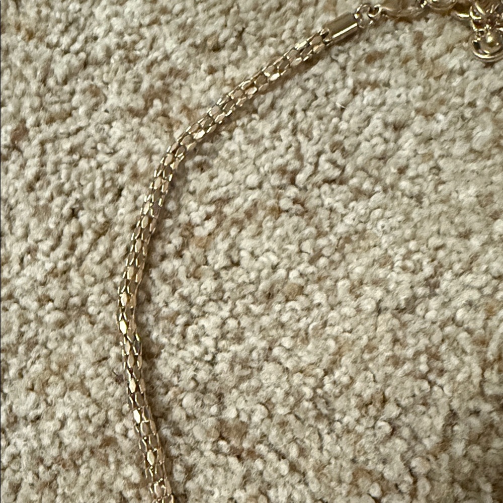Elegant Black and Gold Necklace - Picture 4 of 10